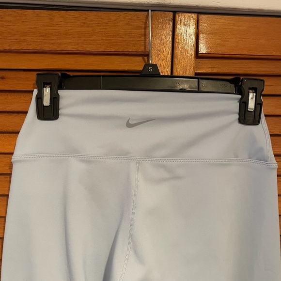Nike Women’s One Dri-Fit High Waisted Light Blue Cropped Leggings Sz M NWT - Picture 5 of 7